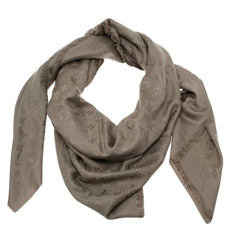 louis vuitton shawl verone vs beige|Louis Vuitton Monogram Shawl Review and First Impressions.